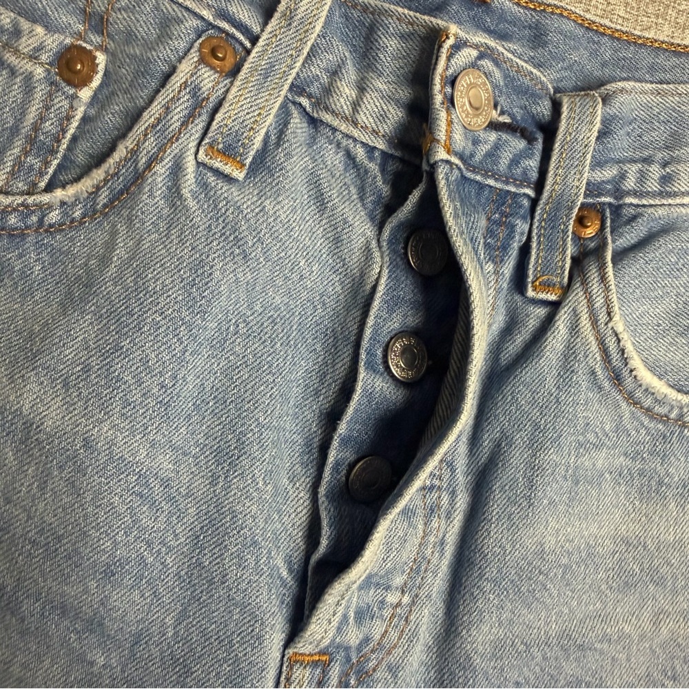 Levi's 501 High Rise Cut Off‎ Denim Shorts W26 Light Wash Distressed Frayed Hem - Picture 8 of 13